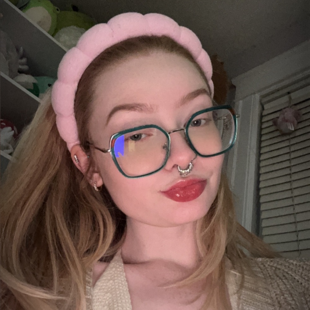 Meet your Posher, Maeve